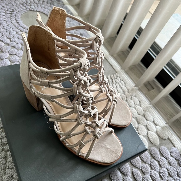 VINCE Camuto sandals - Picture 1 of 6